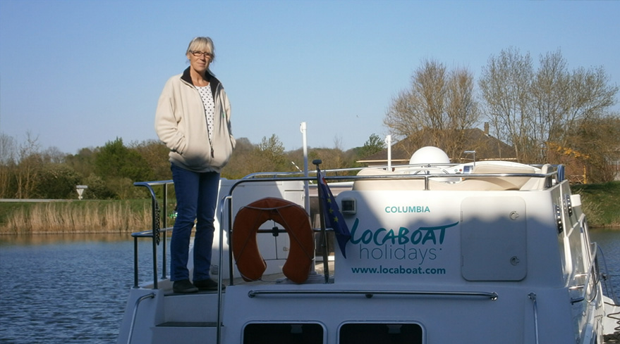 Florence Menguy sur un bateau Locaboat